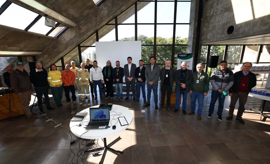 Bombeiros do Paraná participam de lançamento da Campanha Estadual de Prevenção a Incêndios Florestais