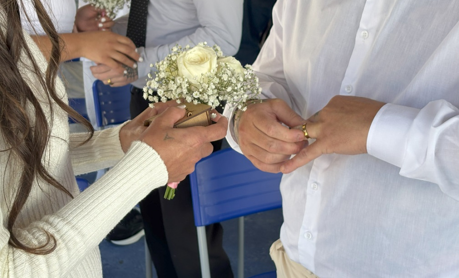Projeto Casando Direitos oficializa união civil de 52 casais em unidades penais de Piraquara