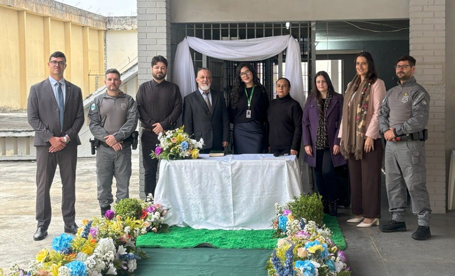 Projeto Casando Direitos oficializa união civil de 52 casais em unidades penais de Piraquara