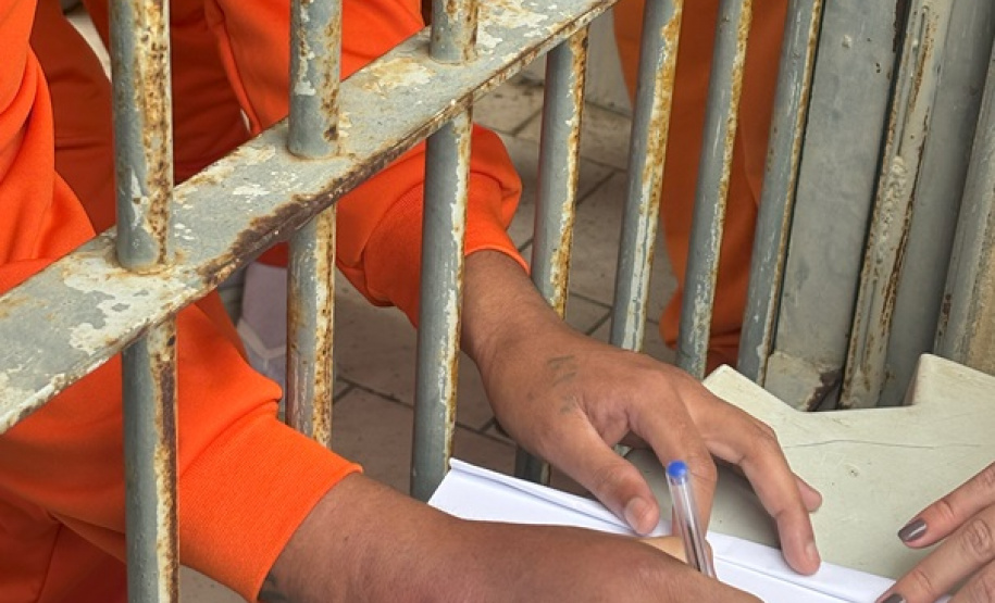 Projeto Casando Direitos oficializa união civil de 52 casais em unidades penais de Piraquara