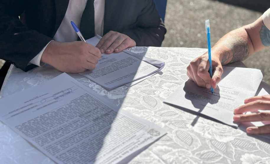 Projeto Casando Direitos oficializa união civil de 52 casais em unidades penais de Piraquara