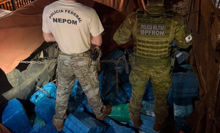 Em ação integrada, PMPR apreende quase 1,5 tonelada de maconha e prende motorista em Icaraíma