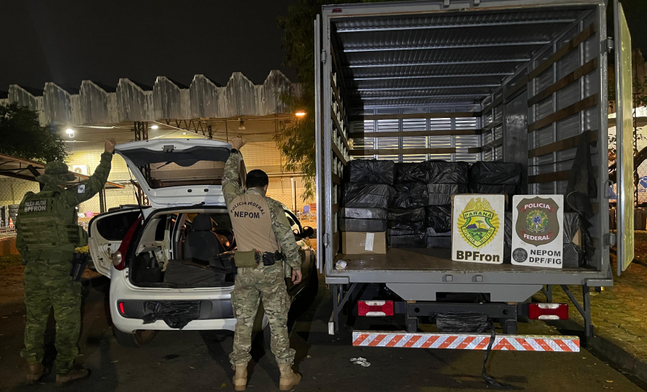 PMPR e PF apreendem 4 mil pacotes de cigarros contrabandeados em Foz do Iguaçu