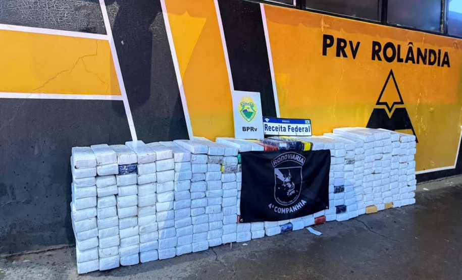 PMPR apreende 340 quilos de maconha, medicamentos e eletrônicos em ônibus na PR-444
