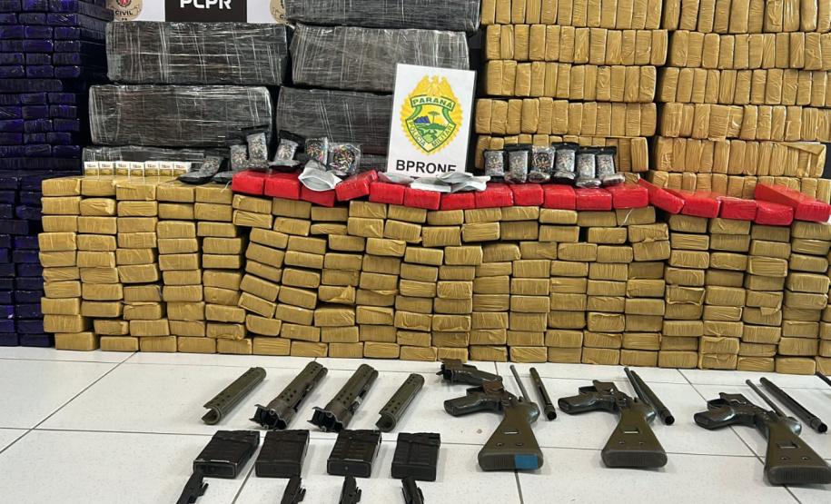 PMPR apreende mais de 660 quilos de maconha e peças de fuzis na Região Metropolitana de Curitiba