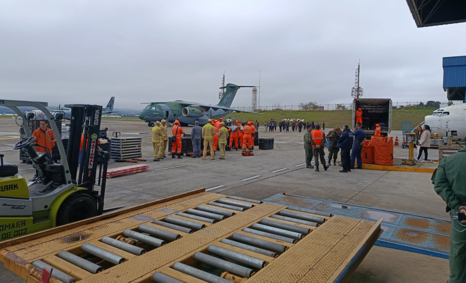 Bombeiros paranaenses já estão a caminho da Venezuela com equipe de busca e resgate brasileira
