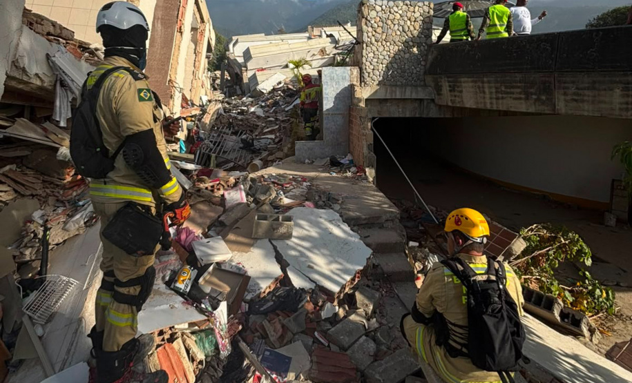 Venezuela: Brasil mantém força-tarefa dos bombeiros em busca de sobreviventes a dois dias do fim da janela de resgate