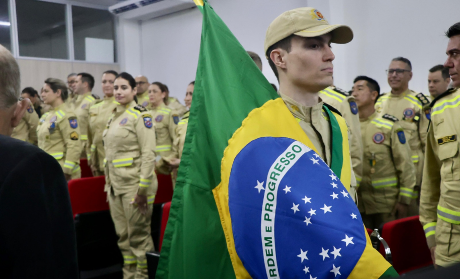 Paraná celebra Dia Nacional do Bombeiro em cerimônia com entrega de homenagens
