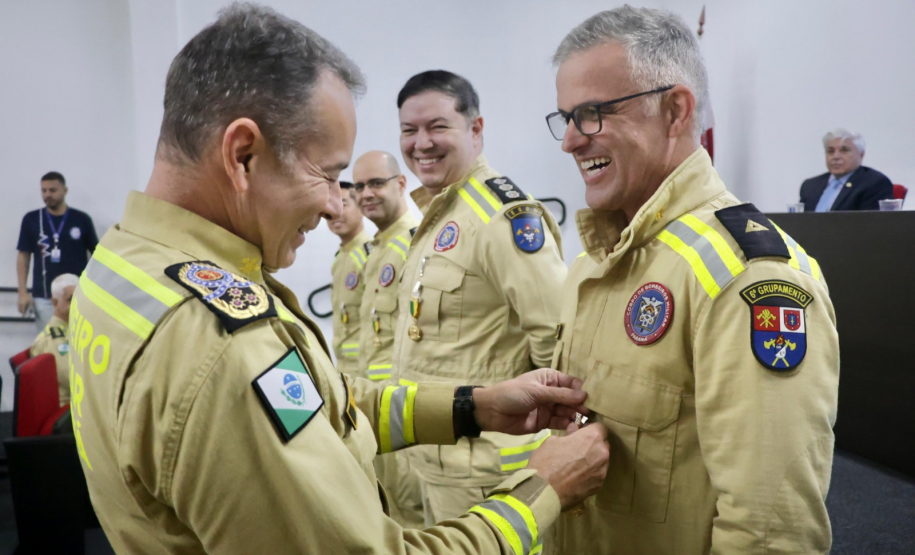 Paraná celebra Dia Nacional do Bombeiro em cerimônia com entrega de homenagens