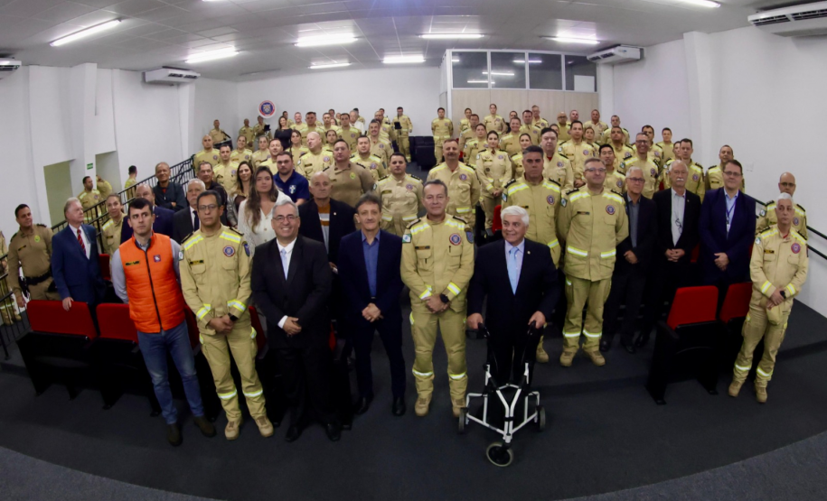 Paraná celebra Dia Nacional do Bombeiro em cerimônia com entrega de homenagens