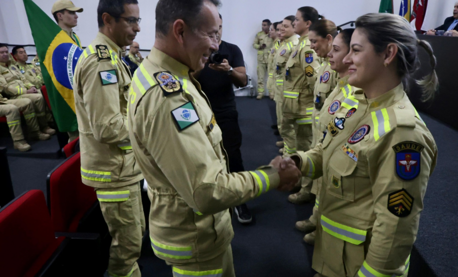 Paraná celebra Dia Nacional do Bombeiro em cerimônia com entrega de homenagens