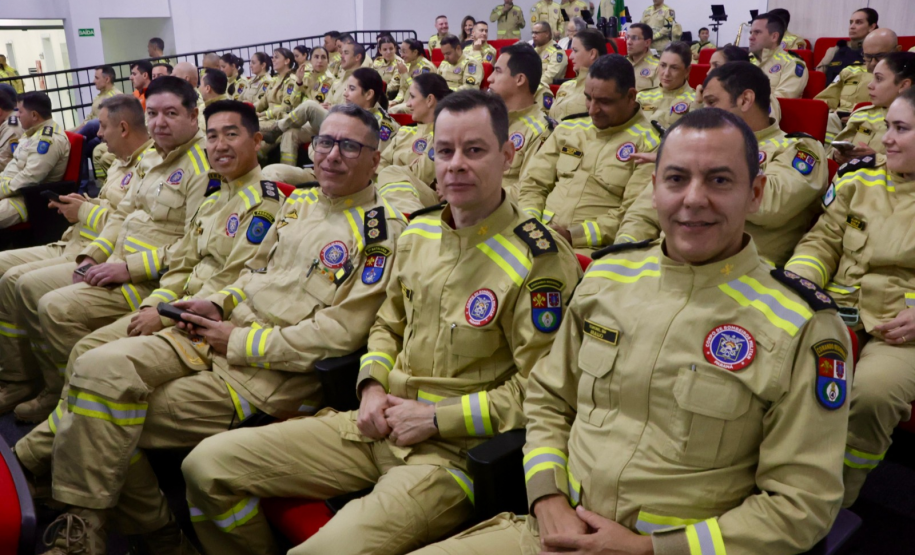 Paraná celebra Dia Nacional do Bombeiro em cerimônia com entrega de homenagens