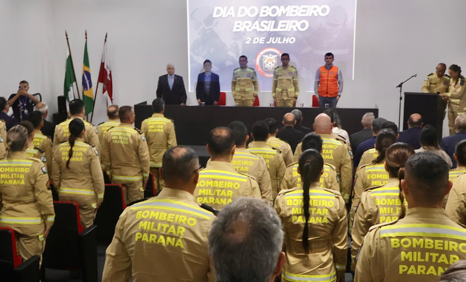 Paraná celebra Dia Nacional do Bombeiro em cerimônia com entrega de homenagens