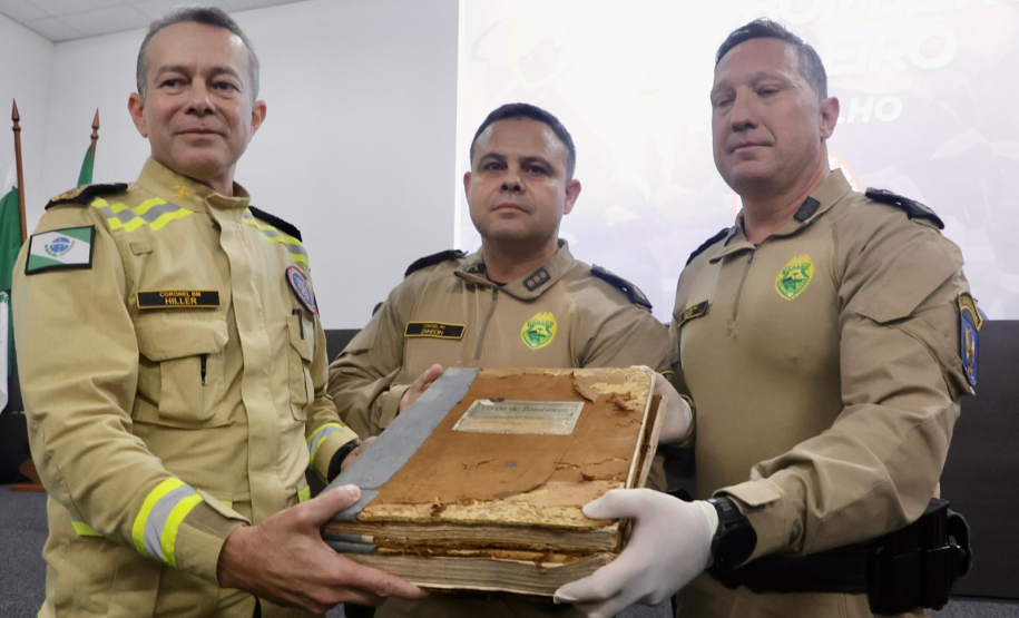 Paraná celebra Dia Nacional do Bombeiro em cerimônia com entrega de homenagens