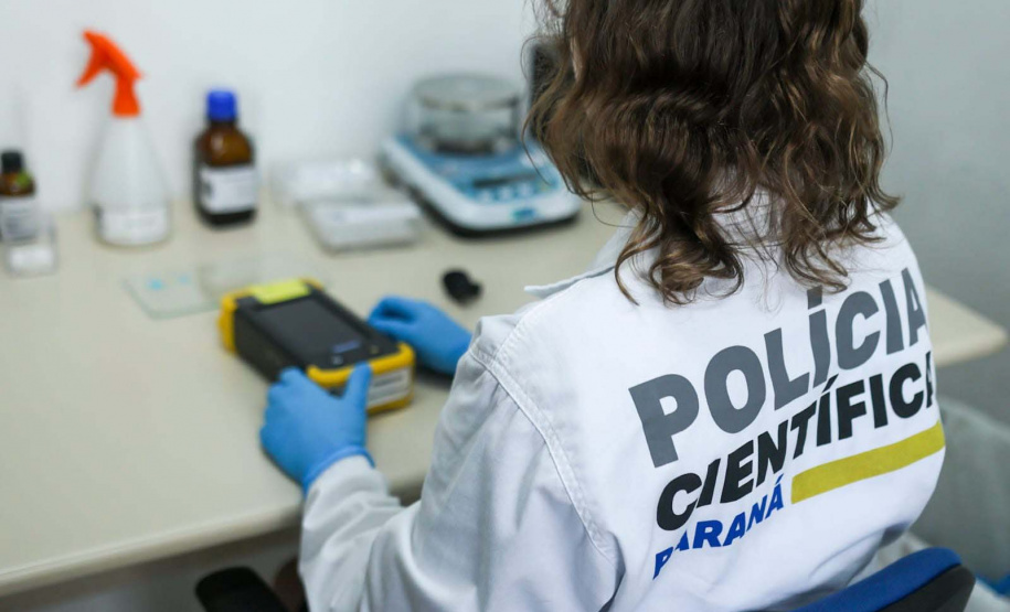 De testes de rotina às novas drogas: como a Polícia Científica identifica as substâncias apreendidas