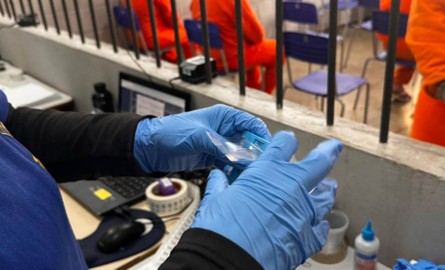 Custodiados em unidade penais de Foz do Iguaçu passam por coletas de DNA