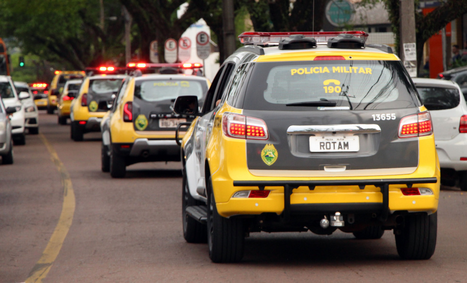Curitiba, 18 de Outubro de 2019. Operação Todos Contra Um. Foto: Viaturas saindo em patrulhamento.
