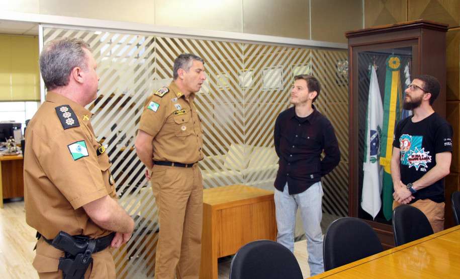 Curitiba, 05 de novembro de 2019. Representantes do Outubro Rosa Curitiba agradecem o apoio da Polícia Militar ao evento