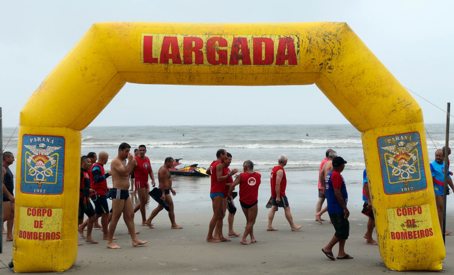 Guaratuba, 05 de janeiro de 2019. Operação Verão Paraná 2018/2019 - 19ª Travessia dos Guarda-Vidas Veteranos