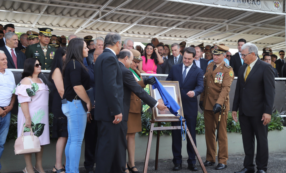 Governador Carlos Massa Ratinho Júnior participa da cerimônia de troca de comando da Polícia Militar do Paraná. O novo camandante-geral é o coronel Péricles de Matos. Ele substitui no cargo a coronel Audilene Dias Rocha.  -  Curitiba, 08/01/2019  -  Foto: José Fernando Ogura/ANPr