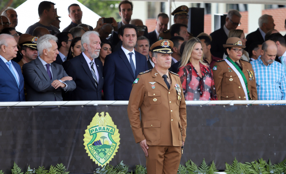 Governador Carlos Massa Ratinho Júnior participa da cerimônia de troca de comando da Polícia Militar do Paraná. O novo camandante-geral é o coronel Péricles de Matos. Ele substitui no cargo a coronel Audilene Dias Rocha.  -  Curitiba, 08/01/2019  -  Foto: José Fernando Ogura/ANPr
