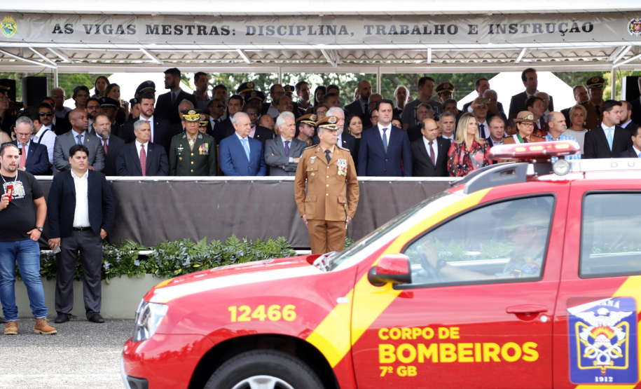 Governador Carlos Massa Ratinho Júnior participa da cerimônia de troca de comando da Polícia Militar do Paraná. O novo camandante-geral é o coronel Péricles de Matos. Ele substitui no cargo a coronel Audilene Dias Rocha.  -  Curitiba, 08/01/2019  -  Foto: José Fernando Ogura/ANPr