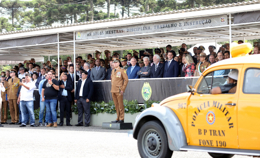 Governador Carlos Massa Ratinho Júnior participa da cerimônia de troca de comando da Polícia Militar do Paraná. O novo camandante-geral é o coronel Péricles de Matos. Ele substitui no cargo a coronel Audilene Dias Rocha.  -  Curitiba, 08/01/2019  -  Foto: José Fernando Ogura/ANPr