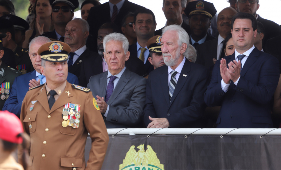 Governador Carlos Massa Ratinho Júnior participa da cerimônia de troca de comando da Polícia Militar do Paraná. O novo camandante-geral é o coronel Péricles de Matos. Ele substitui no cargo a coronel Audilene Dias Rocha.  -  Curitiba, 08/01/2019  -  Foto: José Fernando Ogura/ANPr