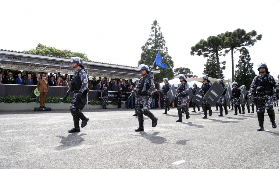 Governador Carlos Massa Ratinho Júnior participa da cerimônia de troca de comando da Polícia Militar do Paraná. O novo camandante-geral é o coronel Péricles de Matos. Ele substitui no cargo a coronel Audilene Dias Rocha.  -  Curitiba, 08/01/2019  -  Foto: José Fernando Ogura/ANPr
