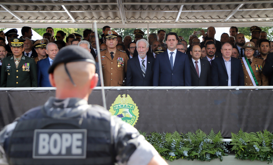 Governador Carlos Massa Ratinho Júnior participa da cerimônia de troca de comando da Polícia Militar do Paraná. O novo camandante-geral é o coronel Péricles de Matos. Ele substitui no cargo a coronel Audilene Dias Rocha.  -  Curitiba, 08/01/2019  -  Foto: José Fernando Ogura/ANPr