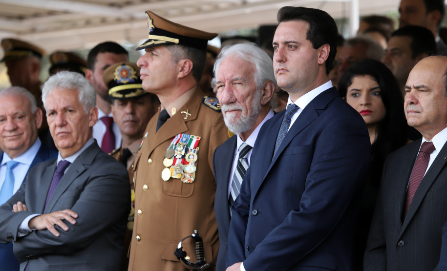 Governador Carlos Massa Ratinho Júnior participa da cerimônia de troca de comando da Polícia Militar do Paraná. O novo camandante-geral é o coronel Péricles de Matos. Ele substitui no cargo a coronel Audilene Dias Rocha.  -  Curitiba, 08/01/2019  -  Foto: José Fernando Ogura/ANPr