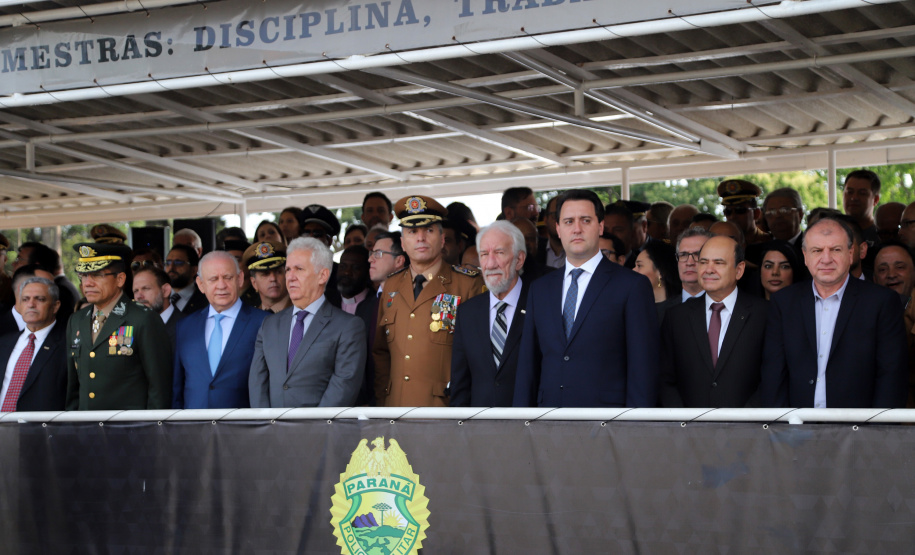 Governador Carlos Massa Ratinho Júnior participa da cerimônia de troca de comando da Polícia Militar do Paraná. O novo camandante-geral é o coronel Péricles de Matos. Ele substitui no cargo a coronel Audilene Dias Rocha.  -  Curitiba, 08/01/2019  -  Foto: José Fernando Ogura/ANPr
