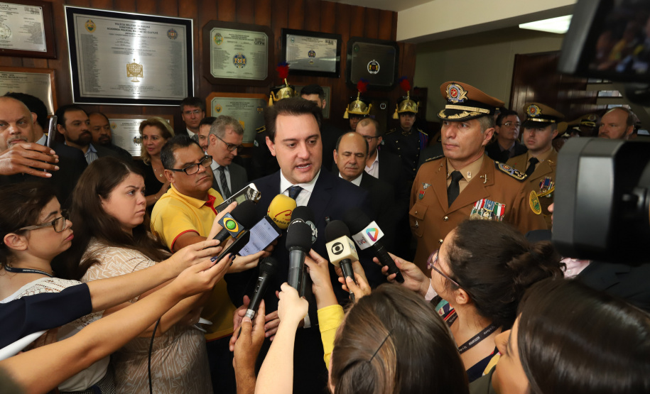 Governador Carlos Massa Ratinho Júnior participa da cerimônia de troca de comando da Polícia Militar do Paraná. O novo camandante-geral é o coronel Péricles de Matos. Ele substitui no cargo a coronel Audilene Dias Rocha.  -  Curitiba, 08/01/2019  -  Foto: Rodrigo Félix Leal