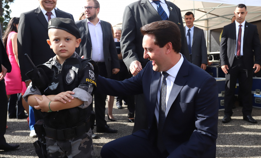 Governador Carlos Massa Ratinho Júnior participa da cerimônia de troca de comando da Polícia Militar do Paraná. O novo camandante-geral é o coronel Péricles de Matos. Ele substitui no cargo a coronel Audilene Dias Rocha.  -  Curitiba, 08/01/2019  -  Foto: Rodrigo Félix Leal