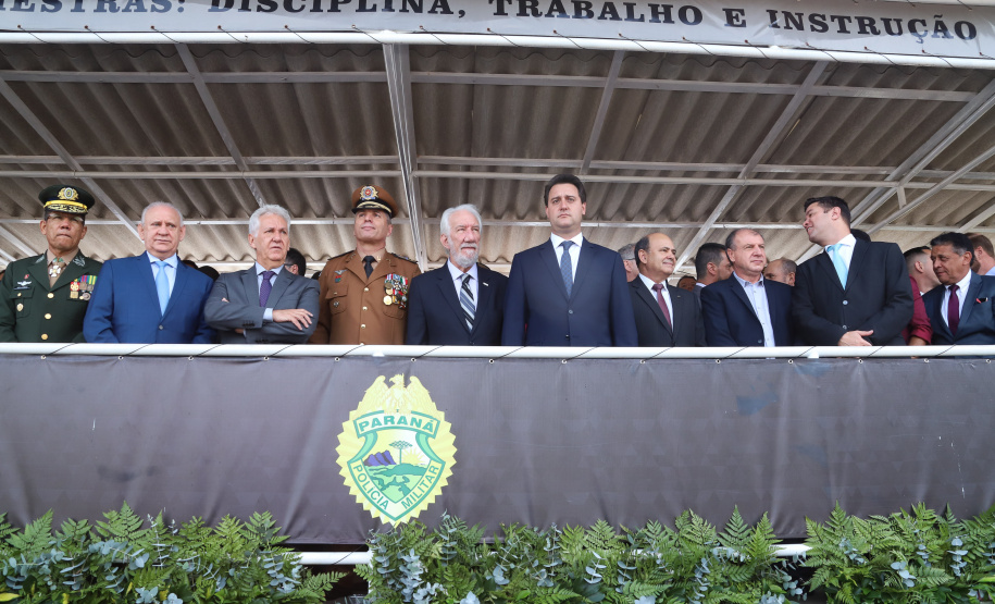 Governador Carlos Massa Ratinho Júnior participa da cerimônia de troca de comando da Polícia Militar do Paraná. O novo camandante-geral é o coronel Péricles de Matos. Ele substitui no cargo a coronel Audilene Dias Rocha.  -  Curitiba, 08/01/2019  -  Foto: Rodrigo Félix Leal