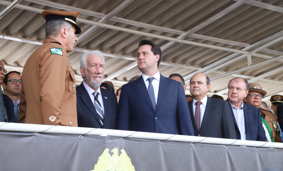Governador Carlos Massa Ratinho Júnior participa da cerimônia de troca de comando da Polícia Militar do Paraná. O novo camandante-geral é o coronel Péricles de Matos. Ele substitui no cargo a coronel Audilene Dias Rocha.  -  Curitiba, 08/01/2019  -  Foto: Rodrigo Félix Leal