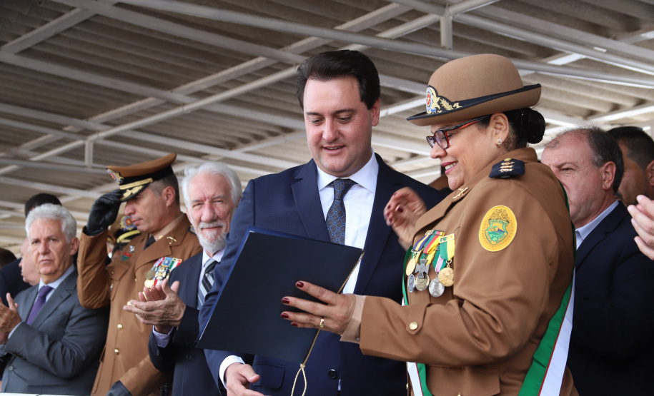 Governador Carlos Massa Ratinho Júnior participa da cerimônia de troca de comando da Polícia Militar do Paraná. O novo camandante-geral é o coronel Péricles de Matos. Ele substitui no cargo a coronel Audilene Dias Rocha.  -  Curitiba, 08/01/2019  -  Foto: Rodrigo Félix Leal