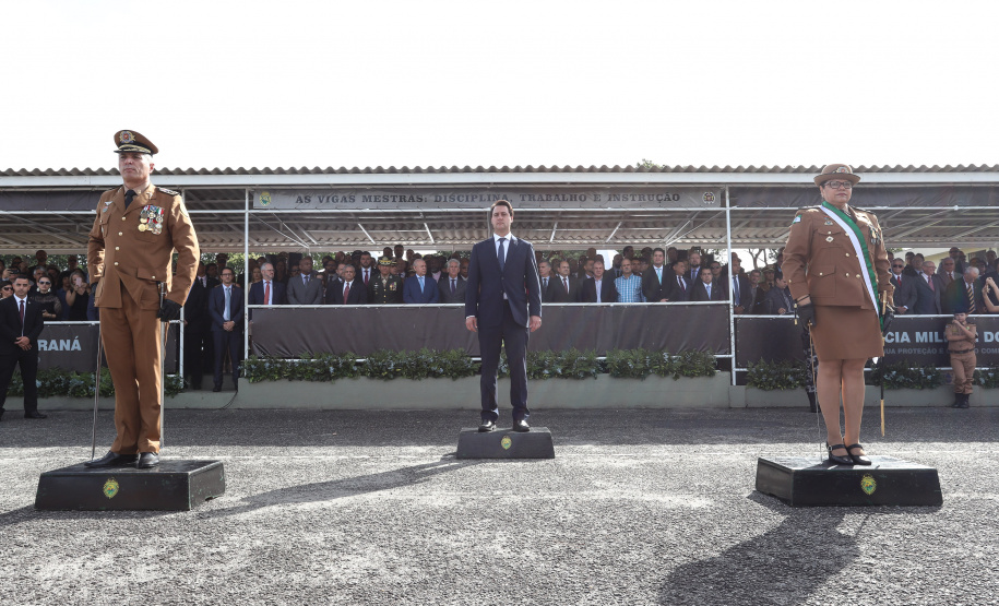 Governador Carlos Massa Ratinho Júnior participa da cerimônia de troca de comando da Polícia Militar do Paraná. O novo camandante-geral é o coronel Péricles de Matos. Ele substitui no cargo a coronel Audilene Dias Rocha.  -  Curitiba, 08/01/2019  -  Foto: Rodrigo Félix Leal
