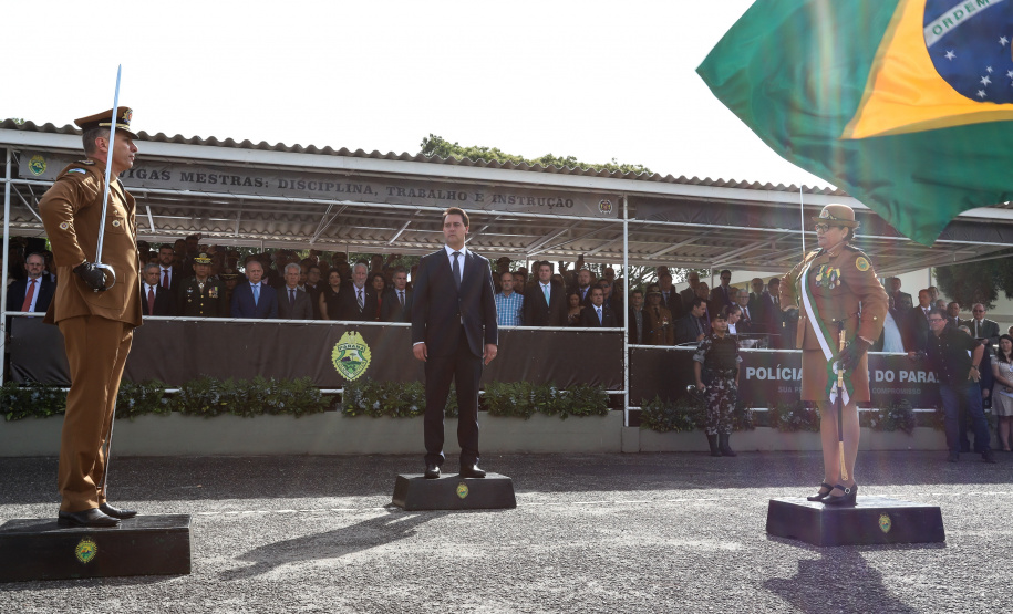 Governador Carlos Massa Ratinho Júnior participa da cerimônia de troca de comando da Polícia Militar do Paraná. O novo camandante-geral é o coronel Péricles de Matos. Ele substitui no cargo a coronel Audilene Dias Rocha.  -  Curitiba, 08/01/2019  -  Foto: Rodrigo Félix Leal