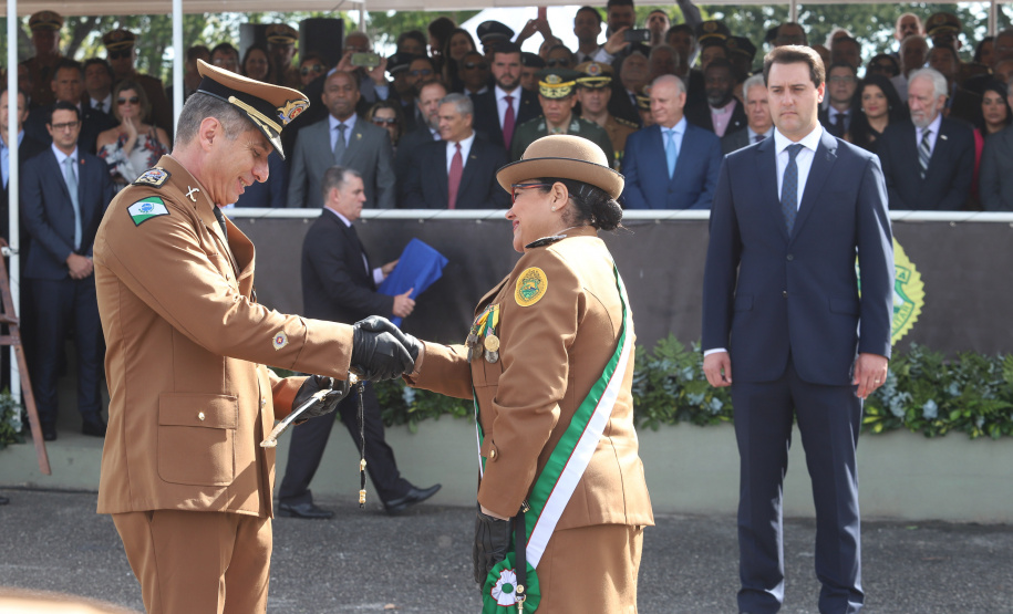 Governador Carlos Massa Ratinho Júnior participa da cerimônia de troca de comando da Polícia Militar do Paraná. O novo camandante-geral é o coronel Péricles de Matos. Ele substitui no cargo a coronel Audilene Dias Rocha.  -  Curitiba, 08/01/2019  -  Foto: Rodrigo Félix Leal