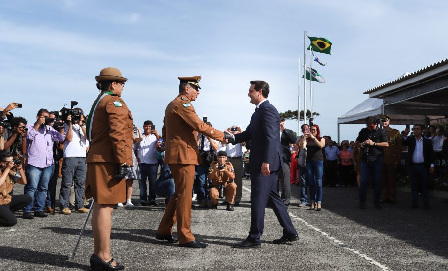 Governador Carlos Massa Ratinho Júnior participa da cerimônia de troca de comando da Polícia Militar do Paraná. O novo camandante-geral é o coronel Péricles de Matos. Ele substitui no cargo a coronel Audilene Dias Rocha.  -  Curitiba, 08/01/2019  -  Foto: Rodrigo Félix Leal