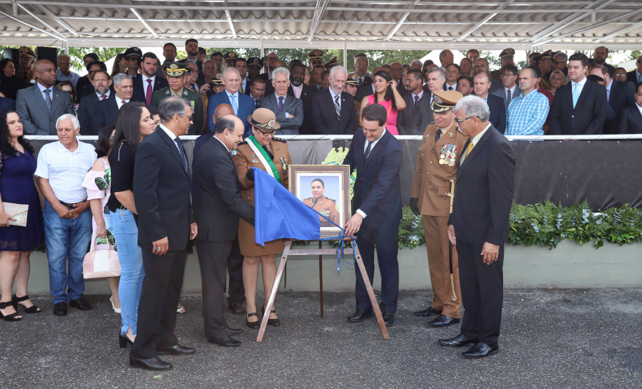 Governador Carlos Massa Ratinho Júnior participa da cerimônia de troca de comando da Polícia Militar do Paraná. O novo camandante-geral é o coronel Péricles de Matos. Ele substitui no cargo a coronel Audilene Dias Rocha.  -  Curitiba, 08/01/2019  -  Foto: Rodrigo Félix Leal
