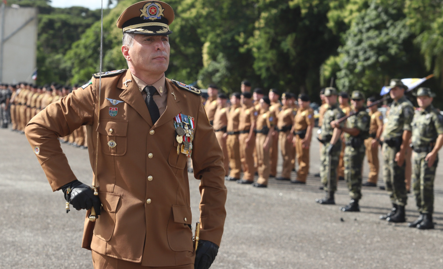Governador Carlos Massa Ratinho Júnior participa da cerimônia de troca de comando da Polícia Militar do Paraná. O novo camandante-geral é o coronel Péricles de Matos. Ele substitui no cargo a coronel Audilene Dias Rocha.  -  Curitiba, 08/01/2019  -  Foto: Rodrigo Félix Leal