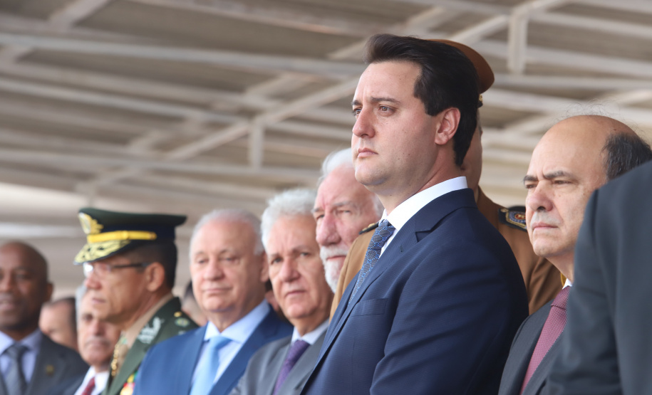 Governador Carlos Massa Ratinho Júnior participa da cerimônia de troca de comando da Polícia Militar do Paraná. O novo camandante-geral é o coronel Péricles de Matos. Ele substitui no cargo a coronel Audilene Dias Rocha.  -  Curitiba, 08/01/2019  -  Foto: Rodrigo Félix Leal