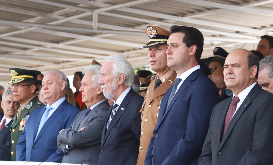 Governador Carlos Massa Ratinho Júnior participa da cerimônia de troca de comando da Polícia Militar do Paraná. O novo camandante-geral é o coronel Péricles de Matos. Ele substitui no cargo a coronel Audilene Dias Rocha.  -  Curitiba, 08/01/2019  -  Foto: Rodrigo Félix Leal