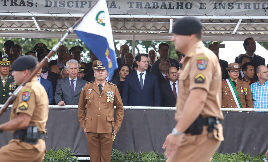 Governador Carlos Massa Ratinho Júnior participa da cerimônia de troca de comando da Polícia Militar do Paraná. O novo camandante-geral é o coronel Péricles de Matos. Ele substitui no cargo a coronel Audilene Dias Rocha.  -  Curitiba, 08/01/2019  -  Foto: Rodrigo Félix Leal
