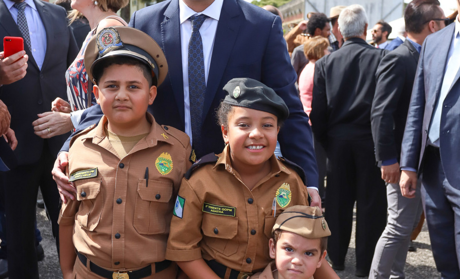 Governador Carlos Massa Ratinho Júnior participa da cerimônia de troca de comando da Polícia Militar do Paraná. O novo camandante-geral é o coronel Péricles de Matos. Ele substitui no cargo a coronel Audilene Dias Rocha.  -  Curitiba, 08/01/2019  -  Foto: Rodrigo Félix Leal