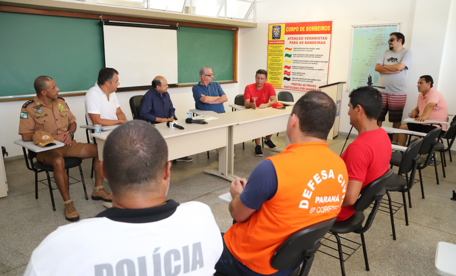 O secretário de Estado de Segurança Pública, Luiz Carbonell, esteve em Guaratuba, no Litoral do Paraná, nesta quinta-feira (17) para avaliar os estragos causados pelo temporal que atingiu a região na quarta-feira e confirmar ações de apoio às pessoas afetadas. - Guaratuba, 17/01/2019 - Foto: José Fernando Ogura/ANPr