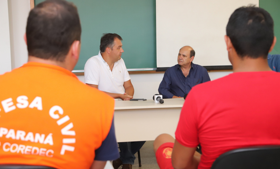 O secretário de Estado de Segurança Pública, Luiz Carbonell, esteve em Guaratuba, no Litoral do Paraná, nesta quinta-feira (17) para avaliar os estragos causados pelo temporal que atingiu a região na quarta-feira e confirmar ações de apoio às pessoas afetadas. - Guaratuba, 17/01/2019 - Foto: José Fernando Ogura/ANPr