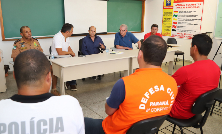 O secretário de Estado de Segurança Pública, Luiz Carbonell, esteve em Guaratuba, no Litoral do Paraná, nesta quinta-feira (17) para avaliar os estragos causados pelo temporal que atingiu a região na quarta-feira e confirmar ações de apoio às pessoas afetadas. - Guaratuba, 17/01/2019 - Foto: José Fernando Ogura/ANPr